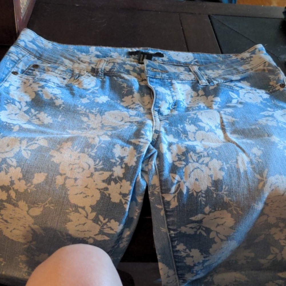 Forever 21 Floral Jeans Size 29